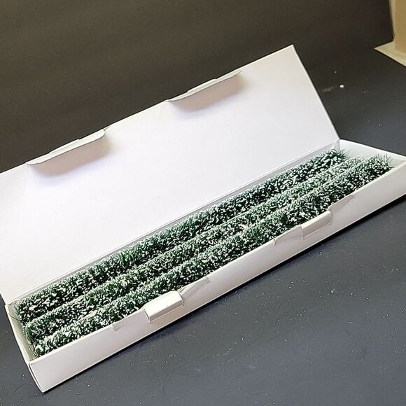 🌲 Department 56 Village Lot Flexible Sisal Hedge Two Boxes Six Pieces - Picture 4 of 4
